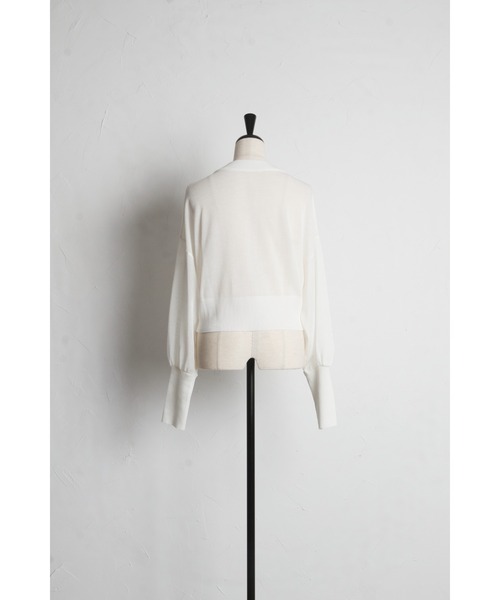 tocco closet(トッコ クローゼット)の「パール釦シアーラメニットカーディガン(カーディガン/ボレロ・レディース・サックスブルー/ピンクベージュ/ミント/ブラック/オフホワイト・M)」の10枚目の写真