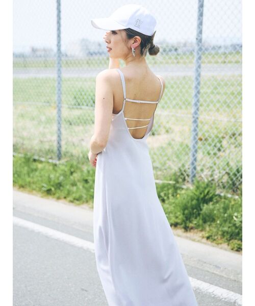 GYDA(ジェイダ)の「バックオープンサテンキャミロングワンピース(ワンピース・レディース・グレー/ブラック・FREE)」の3枚目の写真