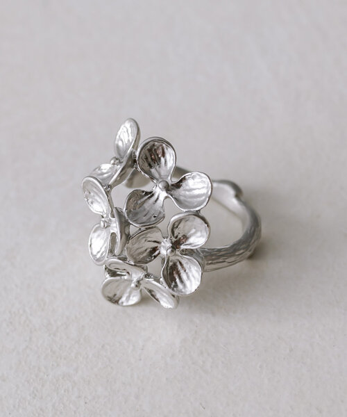 ear PAPILLONNER（イアパピヨネ）の「お花/スモールフラワーリング【SUM1 STYLE(スミスタイル)】（リング・レディース・シルバー/ゴールド・FREE）」の14枚目の写真