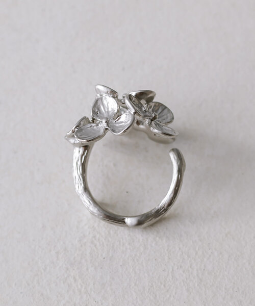 ear PAPILLONNER（イアパピヨネ）の「お花/スモールフラワーリング【SUM1 STYLE(スミスタイル)】（リング・レディース・シルバー/ゴールド・FREE）」の12枚目の写真