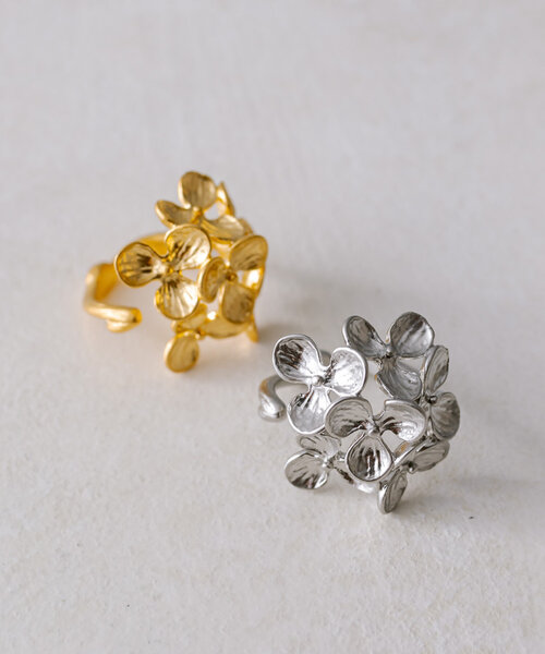 ear PAPILLONNER（イアパピヨネ）の「お花/スモールフラワーリング【SUM1 STYLE(スミスタイル)】（リング・レディース・シルバー/ゴールド・FREE）」の7枚目の写真