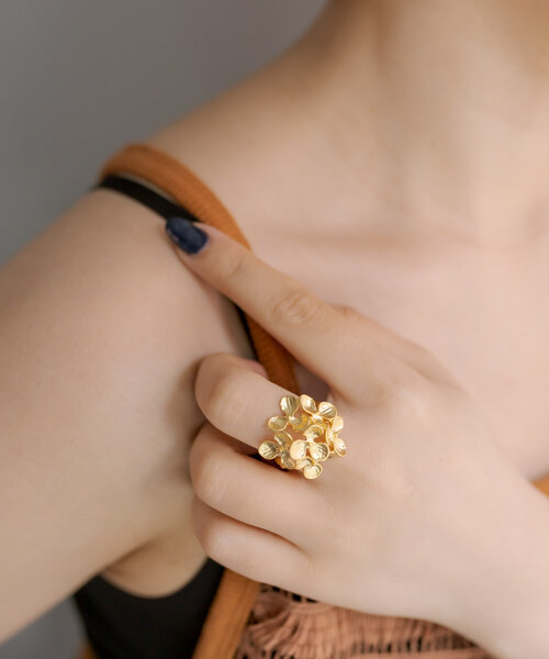 ear PAPILLONNER（イアパピヨネ）の「お花/スモールフラワーリング【SUM1 STYLE(スミスタイル)】（リング・レディース・シルバー/ゴールド・FREE）」の5枚目の写真