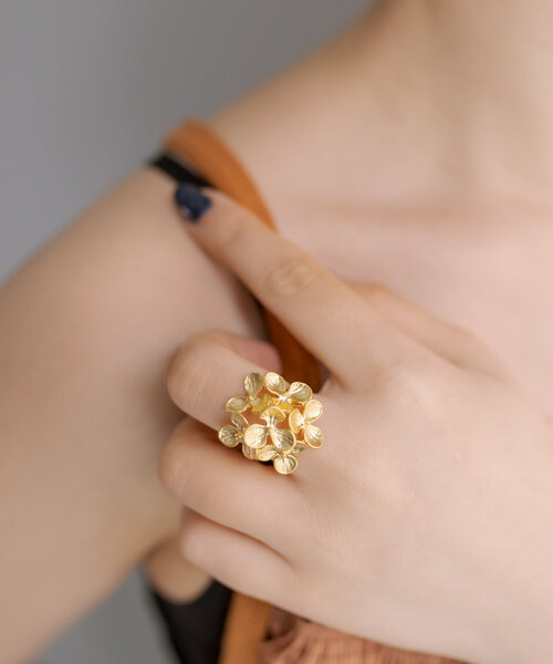 ear PAPILLONNER（イアパピヨネ）の「お花/スモールフラワーリング【SUM1 STYLE(スミスタイル)】（リング・レディース・シルバー/ゴールド・FREE）」の4枚目の写真