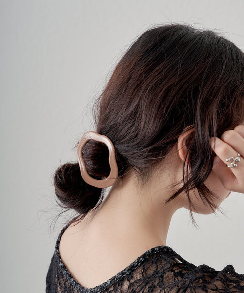 Kastane（カスタネ）の「【fiw.】クラウドバレッタ（バレッタ/ヘアクリップ・レディース・ブラック/ベージュ/シルバー・FREE）」の6枚目の写真