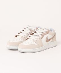 JORDAN BRAND（ジョーダンブランド）の「JORDAN BRAND ジョーダンブランド 225-25AIR JORDAN 1 LOW SE GS エア ジョーダン 1 LOW SE GS KHF1863 #200LLTBRN/ARC（スニーカー）」