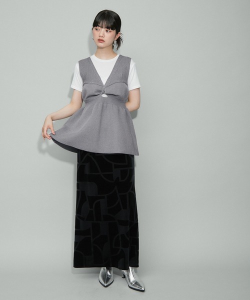 ADAM ET ROPE'(アダムエロペ)の「【WEB限定・洗える】ツイストニットビスチェ(ニット/セーター・レディース・オフホワイト/グレー/ブラック・FREE)」の10枚目の写真