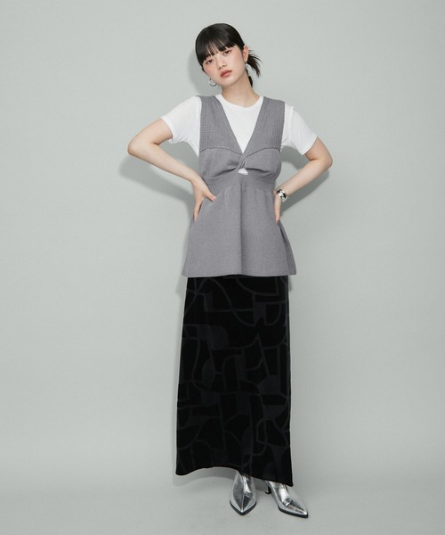 ADAM ET ROPE'(アダムエロペ)の「【WEB限定・洗える】ツイストニットビスチェ(ニット/セーター・レディース・オフホワイト/グレー/ブラック・FREE)」の9枚目の写真