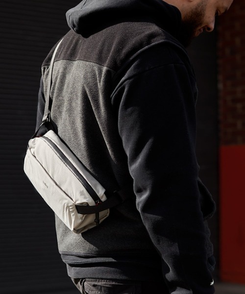 Bellroy(ベルロイ)の「bellroy/ベルロイ/Bellroy/Lite Sling 7L ボディバッグ ウエストポーチ(ボディバッグ/ウエストポーチ・レディース・ブラック/グレー/レンガ/アッシュグレー・FREE)」の11枚目の写真