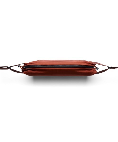 Bellroy(ベルロイ)の「bellroy/ベルロイ/Bellroy/Lite Sling 7L ボディバッグ ウエストポーチ(ボディバッグ/ウエストポーチ・レディース・ブラック/グレー/レンガ/アッシュグレー・FREE)」の14枚目の写真