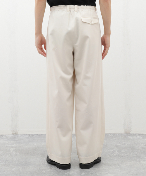 markaware（マーカウェア）の「MARKAWARE (マーカウェア) TRIPLE PLEATED TROUSERS A24C03PT02C（スラックス・メンズ・アイボリー・2/1）」の5枚目の写真