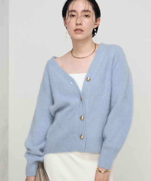 NOLLEY’S Sophi(ノーリーズソフィ)の「ヘアリーVネックカーディガン(カーディガン/ボレロ・レディース・グレー/グレイッシュベージュ/サックスブルー・38)」の3枚目の写真