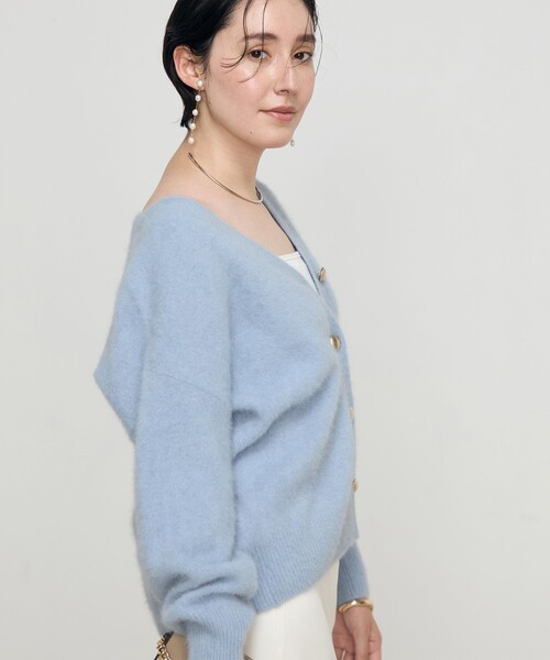 NOLLEY’S Sophi(ノーリーズソフィ)の「ヘアリーVネックカーディガン(カーディガン/ボレロ・レディース・グレー/グレイッシュベージュ/サックスブルー・38)」の10枚目の写真