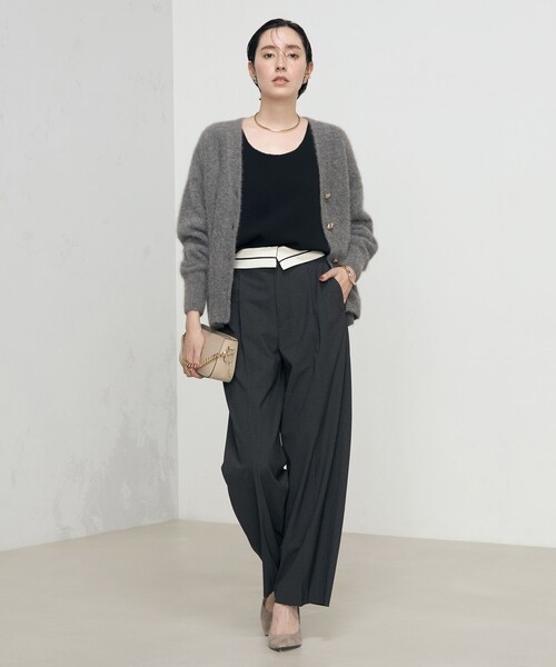 NOLLEY’S Sophi(ノーリーズソフィ)の「ヘアリーVネックカーディガン(カーディガン/ボレロ・レディース・グレー/グレイッシュベージュ/サックスブルー・38)」の12枚目の写真