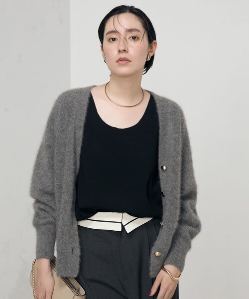 NOLLEY’S Sophi(ノーリーズソフィ)の「ヘアリーVネックカーディガン(カーディガン/ボレロ・レディース・グレー/グレイッシュベージュ/サックスブルー・38)」の16枚目の写真