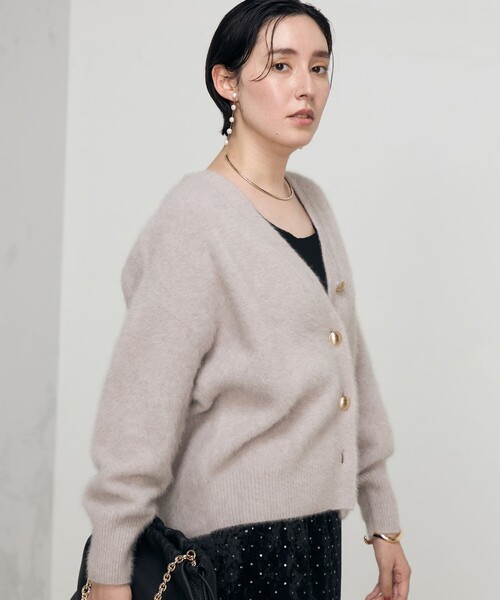 NOLLEY’S Sophi(ノーリーズソフィ)の「ヘアリーVネックカーディガン(カーディガン/ボレロ・レディース・グレー/グレイッシュベージュ/サックスブルー・38)」の21枚目の写真