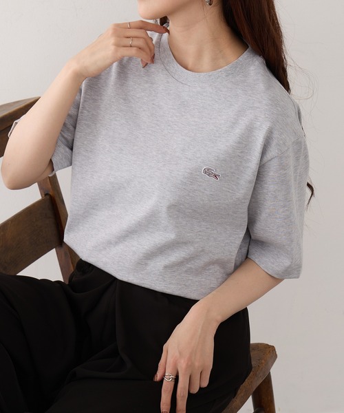 LACOSTE（ラコステ）の「【LACOSTE】ワンポイントロゴTシャツ TH5582-99（Tシャツ/カットソー・レディース・アイボリー/ホワイト/ネイビー/イエロー/ブラック/サックスブルー/ライトグレー・XL/L/M/S/XS）」の4枚目の写真