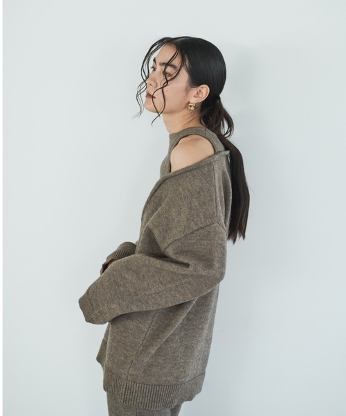AIC.（エーアイシー）の「アルパカタッチカットアウトオーバーサイズニット（ニット/セーター・レディース・ブラック/チャコールグレー/グレイッシュベージュ・FREE）」の18枚目の写真