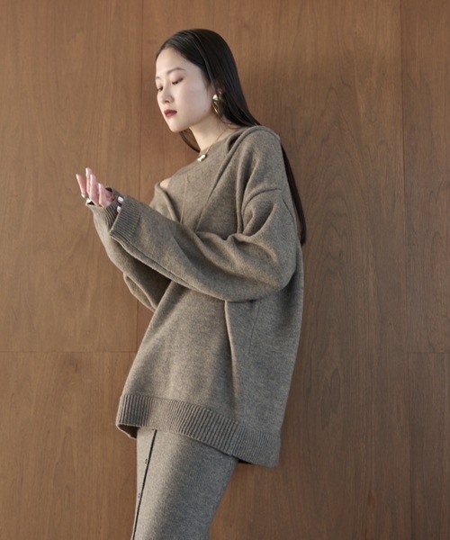 AIC.（エーアイシー）の「アルパカタッチカットアウトオーバーサイズニット（ニット/セーター・レディース・ブラック/チャコールグレー/グレイッシュベージュ・FREE）」の4枚目の写真