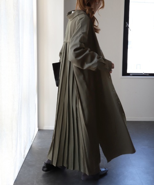 HUG.U（ハグユー）の「洗練バックプリーツワンピ（ワンピース・レディース・ダークグレー/サンドベージュ/ホワイト/ブラック/オリーブ/アイボリー・FREE）」の6枚目の写真