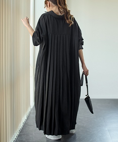 HUG.U（ハグユー）の「洗練バックプリーツワンピ（ワンピース・レディース・ダークグレー/サンドベージュ/ホワイト/ブラック/オリーブ/アイボリー・FREE）」の3枚目の写真