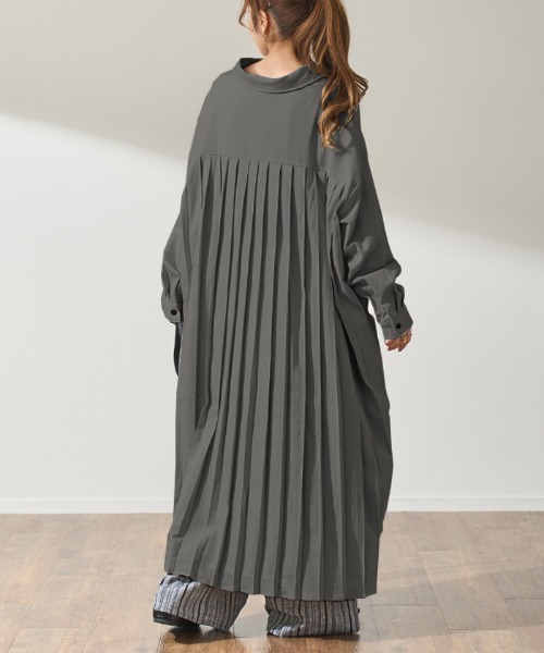 HUG.U（ハグユー）の「洗練バックプリーツワンピ（ワンピース・レディース・ダークグレー/サンドベージュ/ホワイト/ブラック/オリーブ/アイボリー・FREE）」の17枚目の写真