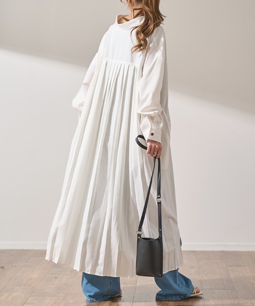 HUG.U（ハグユー）の「洗練バックプリーツワンピ（ワンピース・レディース・ダークグレー/サンドベージュ/ホワイト/ブラック/オリーブ/アイボリー・FREE）」の14枚目の写真