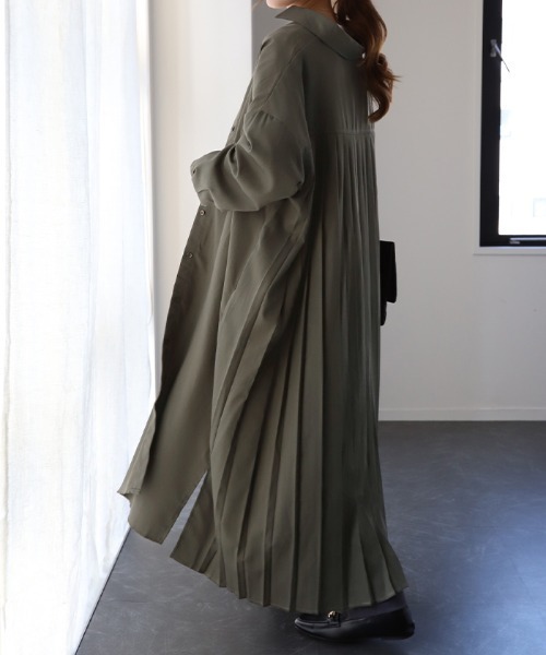 HUG.U（ハグユー）の「洗練バックプリーツワンピ（ワンピース・レディース・ダークグレー/サンドベージュ/ホワイト/ブラック/オリーブ/アイボリー・FREE）」の20枚目の写真