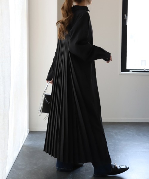 HUG.U（ハグユー）の「洗練バックプリーツワンピ（ワンピース・レディース・ダークグレー/サンドベージュ/ホワイト/ブラック/オリーブ/アイボリー・FREE）」の15枚目の写真