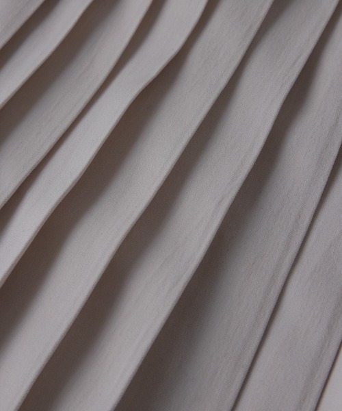 HUG.U（ハグユー）の「洗練バックプリーツワンピ（ワンピース・レディース・ダークグレー/サンドベージュ/ホワイト/ブラック/オリーブ/アイボリー・FREE）」の11枚目の写真