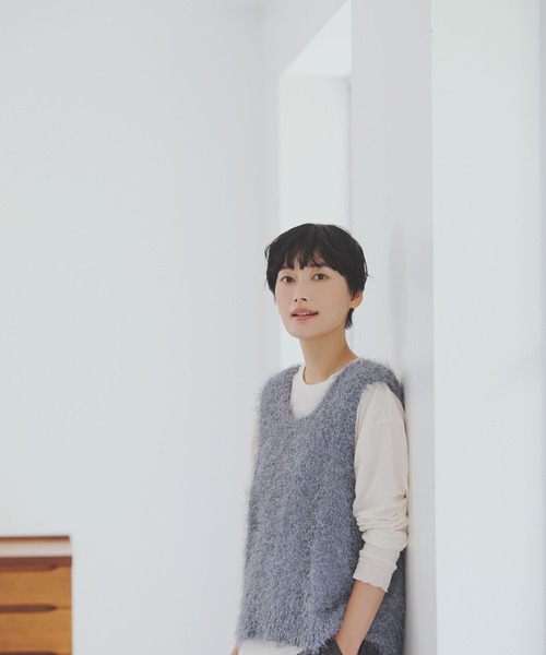 studio CLIP(スタディオクリップ)の「3ゲージフサフサヤーンベスト(ベスト・レディース・ベージュ/サンドグレー/ライトブルー・FREE)」の3枚目の写真