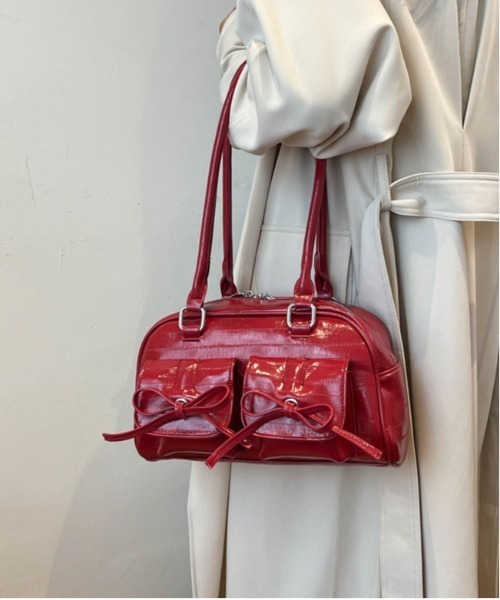 lilful(リルフル)の「PUレザーリボンワンショルダーボストンバッグ(ショルダーバッグ・レディース・シルバー/ブラック/レッド・F)」の7枚目の写真
