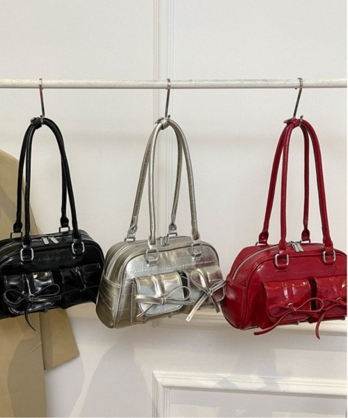 lilful(リルフル)の「PUレザーリボンワンショルダーボストンバッグ(ショルダーバッグ・レディース・シルバー/ブラック/レッド・F)」の13枚目の写真