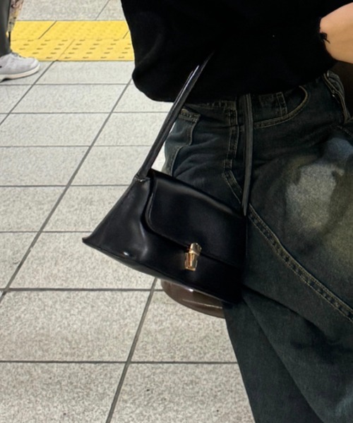 efill（エフィル）の「スクエア クラッチバック / ハンドバック（ハンドバッグ・レディース・ブラック・FREE）」の6枚目の写真