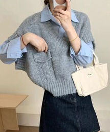 V-neck Sleeveless Knit / Vネック ケーブル編みデザイン ショート丈ニットベスト