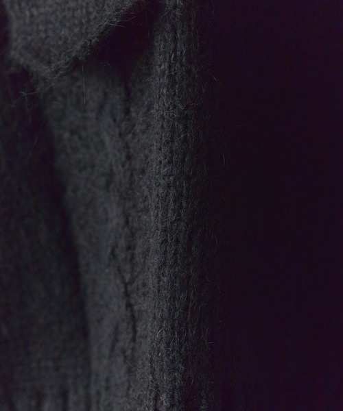 Chick(チック)の「V-neck Sleeveless Knit / Vネック ケーブル編みデザイン ショート丈ニットベスト(ベスト・レディース・ブラック/グレー/ブラウン/ホワイト・FREE)」の6枚目の写真