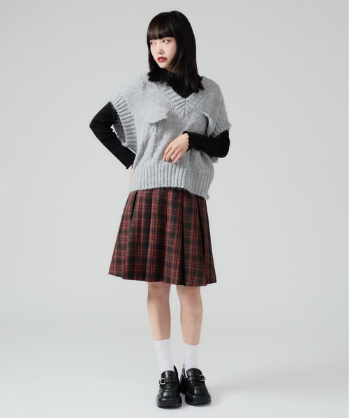 Chick(チック)の「V-neck Sleeveless Knit / Vネック ケーブル編みデザイン ショート丈ニットベスト(ベスト・レディース・ブラック/グレー/ブラウン/ホワイト・FREE)」の22枚目の写真