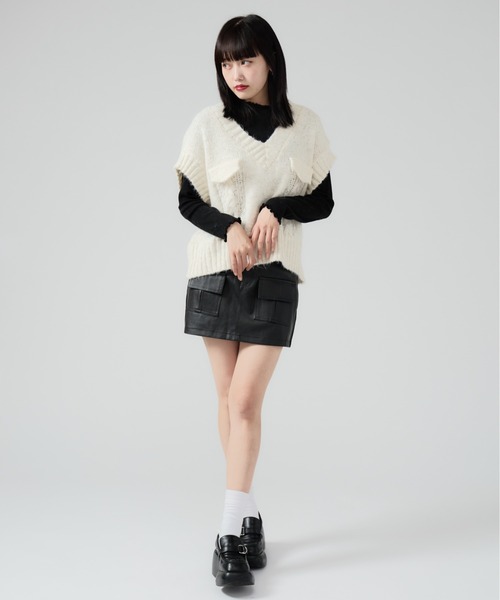 Chick(チック)の「V-neck Sleeveless Knit / Vネック ケーブル編みデザイン ショート丈ニットベスト(ベスト・レディース・ブラック/グレー/ブラウン/ホワイト・FREE)」の9枚目の写真