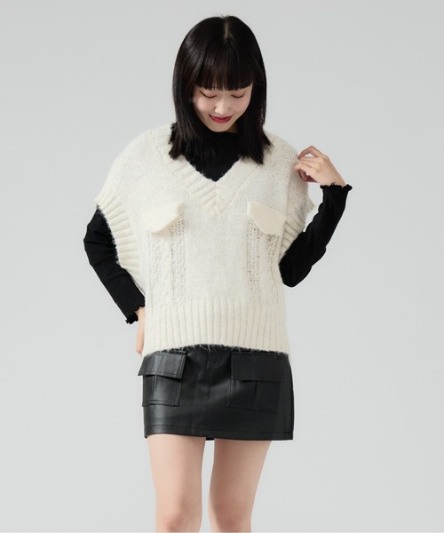 Chick(チック)の「V-neck Sleeveless Knit / Vネック ケーブル編みデザイン ショート丈ニットベスト(ベスト・レディース・ブラック/グレー/ブラウン/ホワイト・FREE)」の13枚目の写真