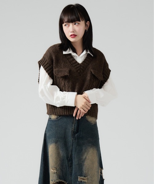 Chick(チック)の「V-neck Sleeveless Knit / Vネック ケーブル編みデザイン ショート丈ニットベスト(ベスト・レディース・ブラック/グレー/ブラウン/ホワイト・FREE)」の20枚目の写真