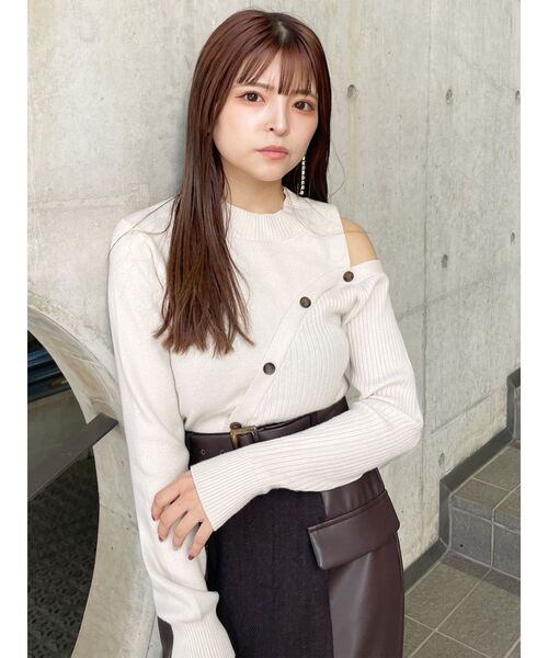 MURUA(ムルーア)の「ワンサイドオープニットトップス(ニット/セーター・レディース・ブラック/アイボリー/マスタード・FREE)」の8枚目の写真