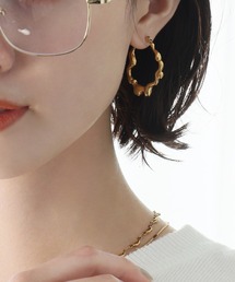 Ampirula（アンピルーラ）の「変形ウェーブフープピアス（ピアス（両耳用））」