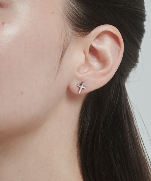 セール】【 金属アレルギー対応 】 シンプルクロスピアス サージカル