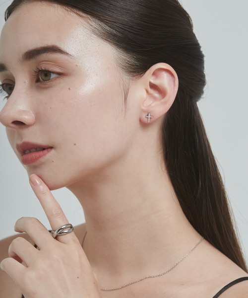セール】【 金属アレルギー対応 】 シンプルクロスピアス サージカル