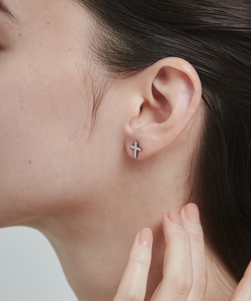セール】【 金属アレルギー対応 】 シンプルクロスピアス サージカル