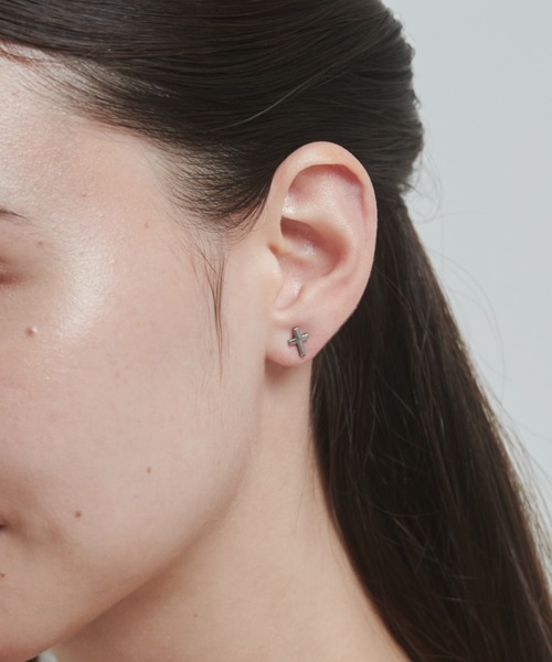 セール】【 金属アレルギー対応 】 シンプルクロスピアス サージカル