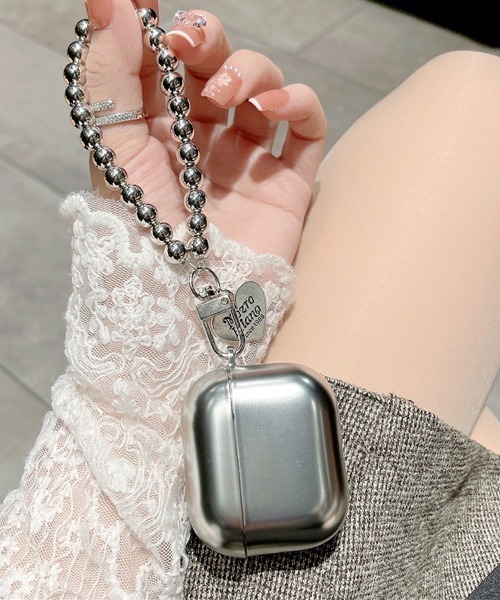 Fun & Daily(ファンアンドデイリー)の「Silver Strap Airpods Pro 2 Case / エアポッズプロ 第2世代(ヘッドフォン/イヤホン・レディース・シルバー・FREE)」の1枚目の写真