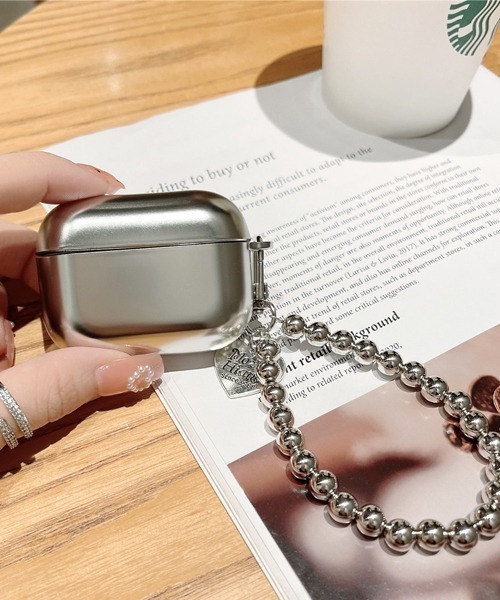 Fun & Daily(ファンアンドデイリー)の「Silver Strap Airpods Pro 2 Case / エアポッズプロ 第2世代(ヘッドフォン/イヤホン・レディース・シルバー・FREE)」の2枚目の写真