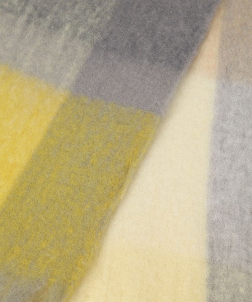 Elura(エルーラ)の「もちふわ小顔チェックストール/130490(ストール/ショール・レディース・イエロー/オレンジ・ONE SIZE)」の11枚目の写真