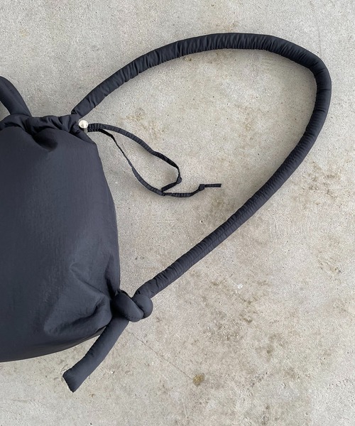 210nouve（トゥージュヌーブ）の「3way ソフト パデッド ショルダーバッグ（ショルダーバッグ・レディース・ブルー/アイボリー/ブラック/オレンジ・FREE）」の19枚目の写真