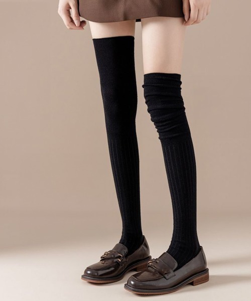 Miniministore(ミニミニストア)の「ニーハイソックス 韓国 ルーズソックス(ソックス/靴下・レディース・ベージュ/ブラック/アイボリー/グレー/ホワイト・FREE)」の6枚目の写真